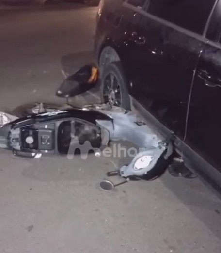 Motociclista fica ferida em acidente com carro no Parque Nossa Senhora das Dores