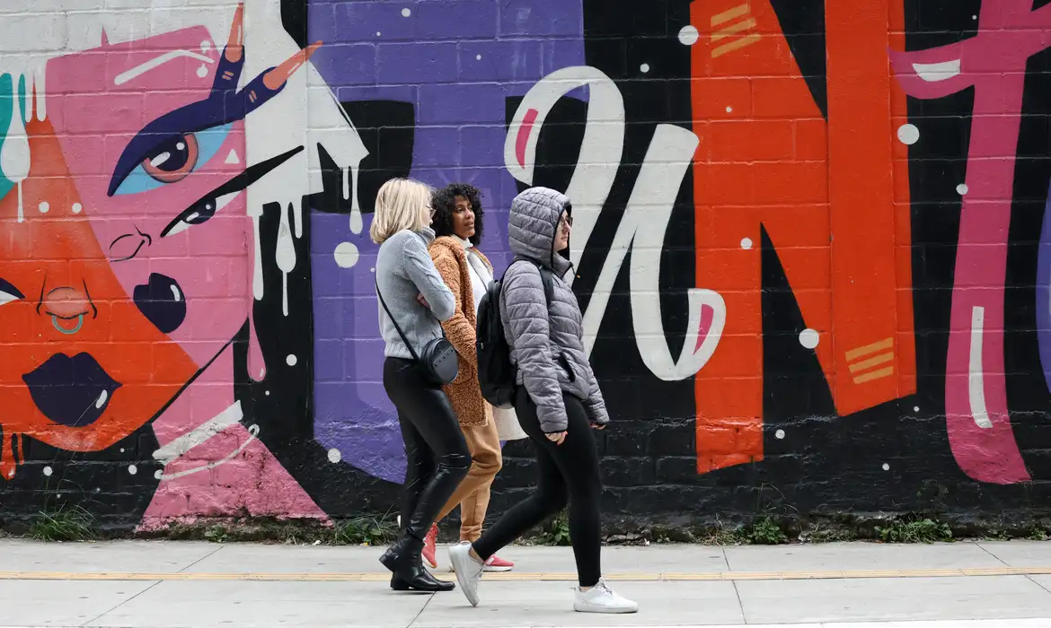 Frente fria invade Brasil, provoca temporais e causa ventania de até 100 km/h em SP, MS e no Sul