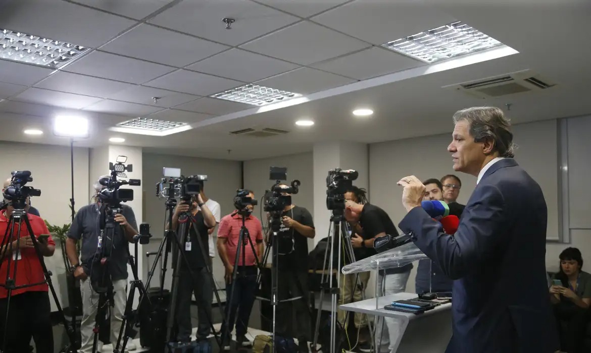 Tesouro dos EUA procura Haddad para agendar reunião sobre tarifaço